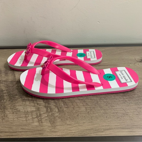 Women's KATE SPADE Pink & White STRIPED Gold CHARM Logo SUMMER Beach SANDALS  8 - Picture 2 of 4